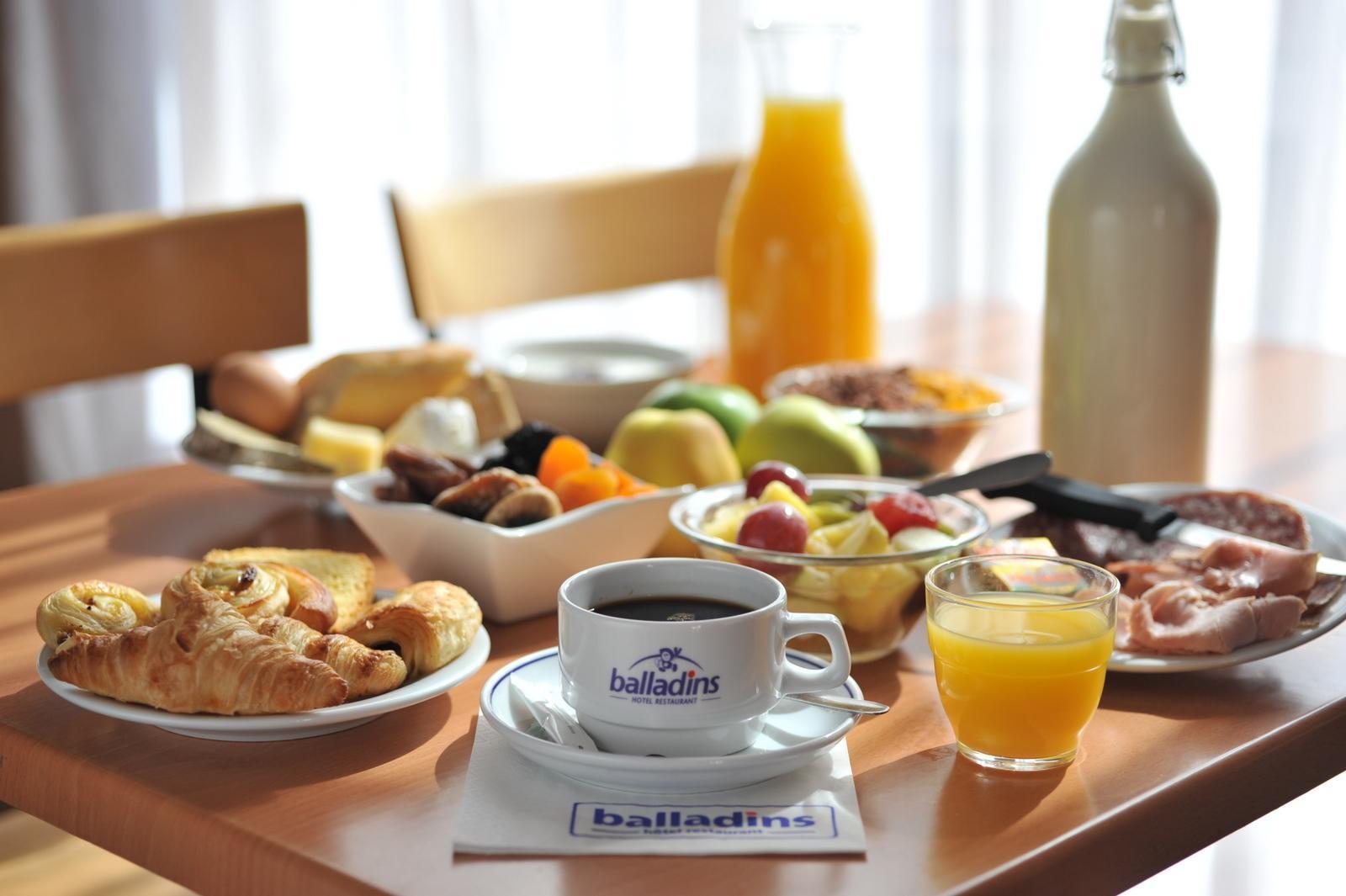 Hotel Restaurant Kyriad Direct Dijon Nord - Zenith - Toison D'Or Экстерьер фото