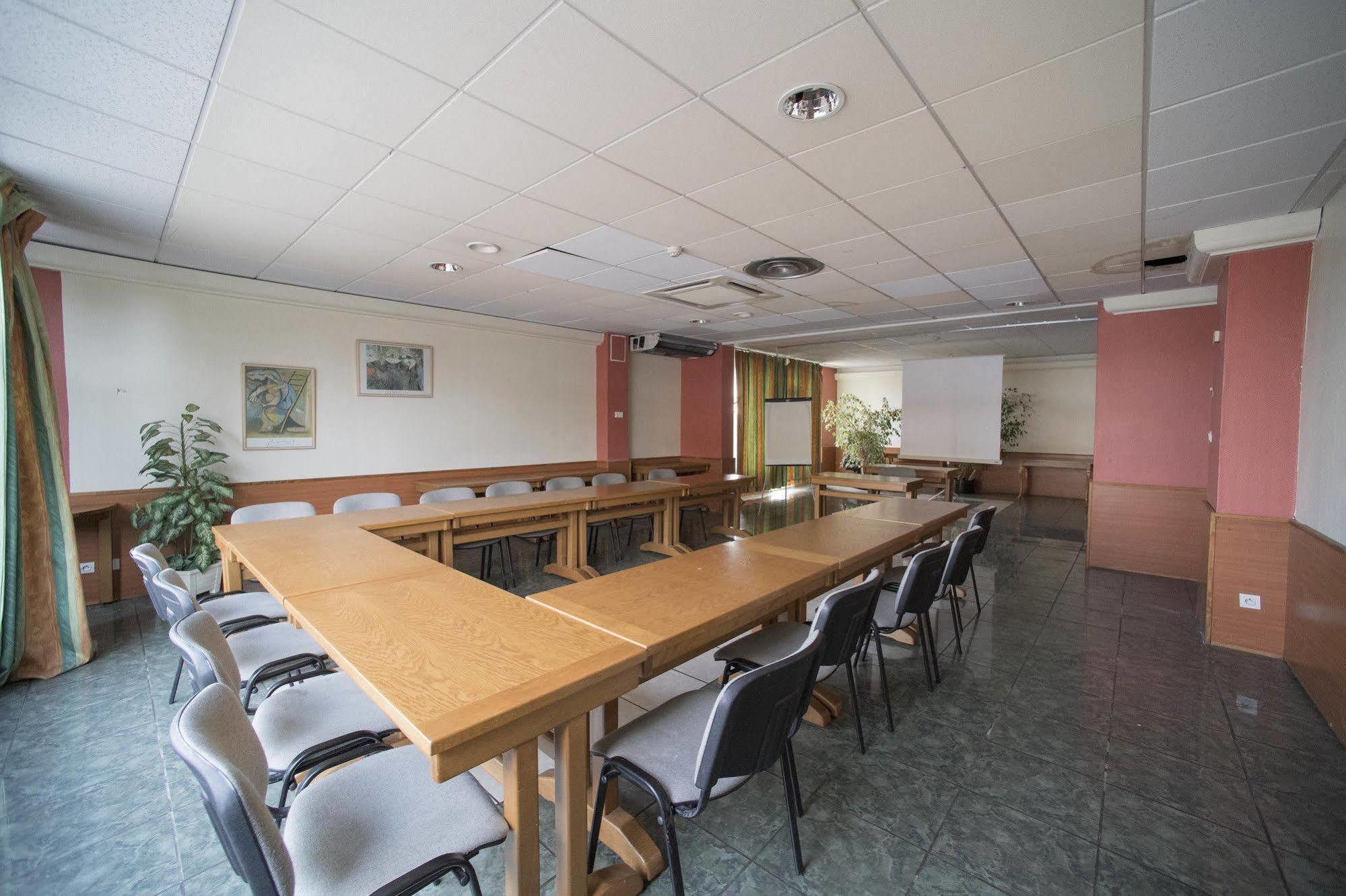 Hotel Restaurant Kyriad Direct Dijon Nord - Zenith - Toison D'Or Экстерьер фото